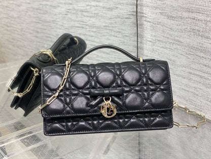 Dior My Dior Mini Bag
*Size 21 cm*
For Price 👇 WhatsApp✅
0568585901 
0507557372
0552275751 Owner Zain 👌

Zain274
♥️♥️♥️