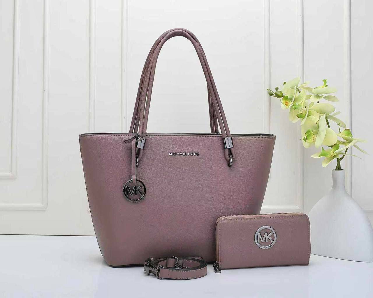 MK 
GOOD QUALITY 
110 dhs✅
SIZE : 32cm

Zain295
♥️♥️♥️