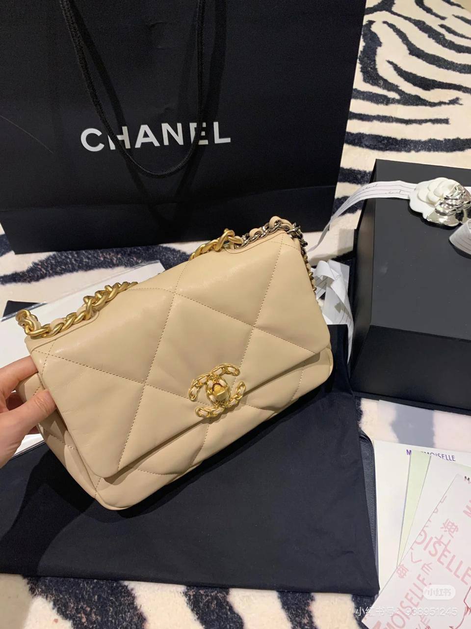 New arrival 
Chanel🙋🏻🙋🏻🌹🌹
Master
26cm 💕💕
420 dhs🪙💕

Zain228
♥️♥️♥️