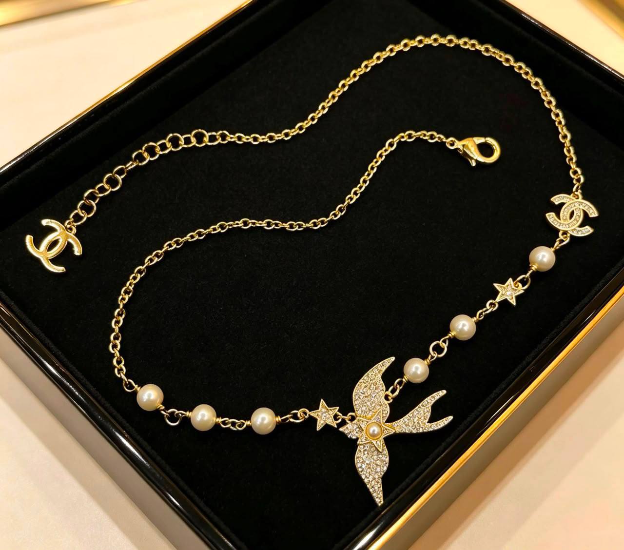Chanel Necklace 
Master quality 

*60* AED normal box 📦
*70* AED master box 🗃️

Zain48
♥️♥️♥️