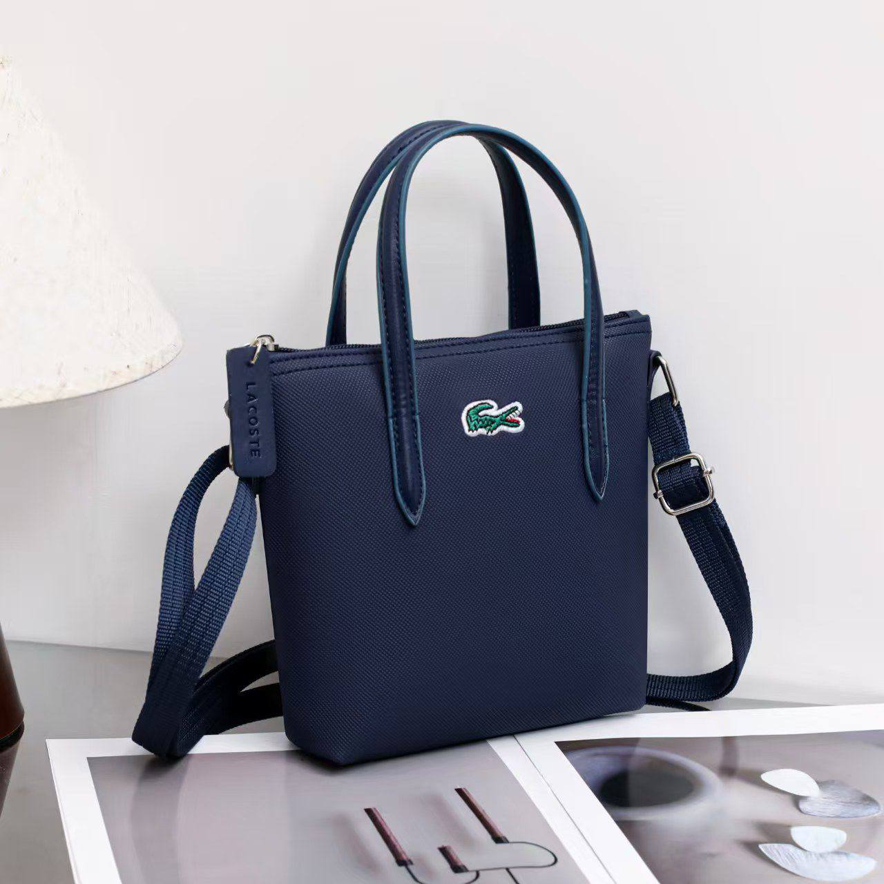 LACOST BAG
GOOD QUALITY
40 dhs✅

Zain40
♥️♥️♥️