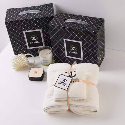 Brand 
Towels  
Good quality 
2 set
With paper 💼 
45 dhs✅

Zain99
♥️♥️♥️