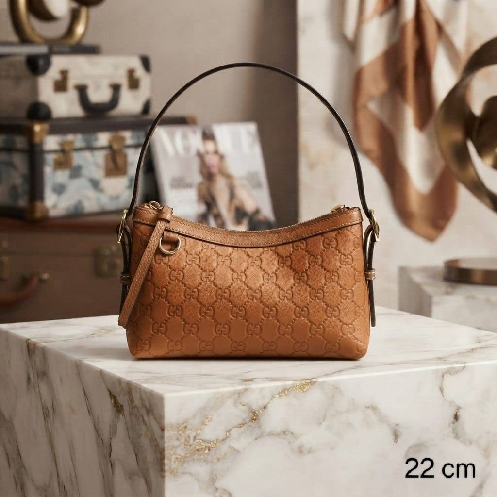 GUCCI 

Shoulder Bag 
With Small Strap
Gold Hardware
Size : 22 cm
With BOX

100 DHS🇦🇪🇦🇪

Zain239
♥️♥️♥️