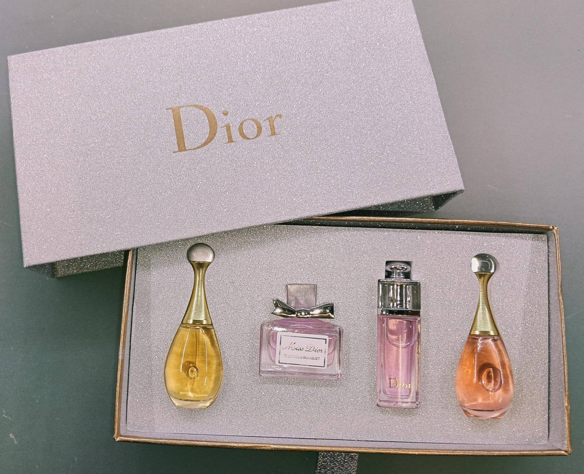 DIOR 

4in1 SILVER
50 dhs🇦🇪🇦🇪 each

Zain01
♥️♥️♥️