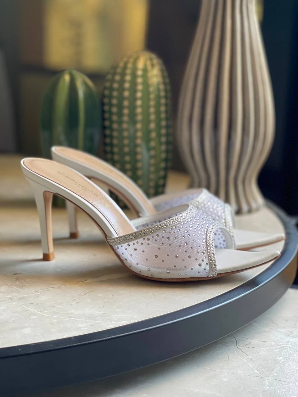 GIANVITO ROSSI
Vip quality
Size 36 to 42
450 dhs🇦🇪🇦🇪

Zain113
♥️♥️♥️