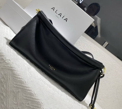 ALAIA 

COPY ONE NEW CAME 

WITH BOX 
🎁🎁🎁

130 dhs✅

Zain39
♥️♥️♥️