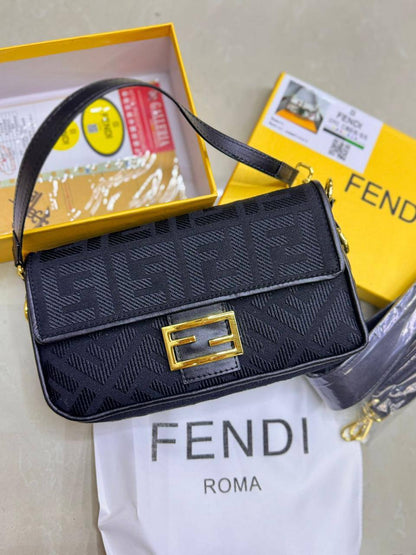 💎Fendi Baguette
1️⃣ First quality +box🎁 
Size : 26 *15 cm
95 dhs🌺
with box 🎁

Zain115
♥️♥️♥️