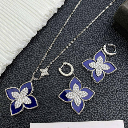 ROBERTO COIN
SET MASTER💫✨
NECKLACE EARRINGS
WITH BOX AND PAPER BAG 🎁🛍️
140 DHS✅

Zain89
♥️♥️♥️
