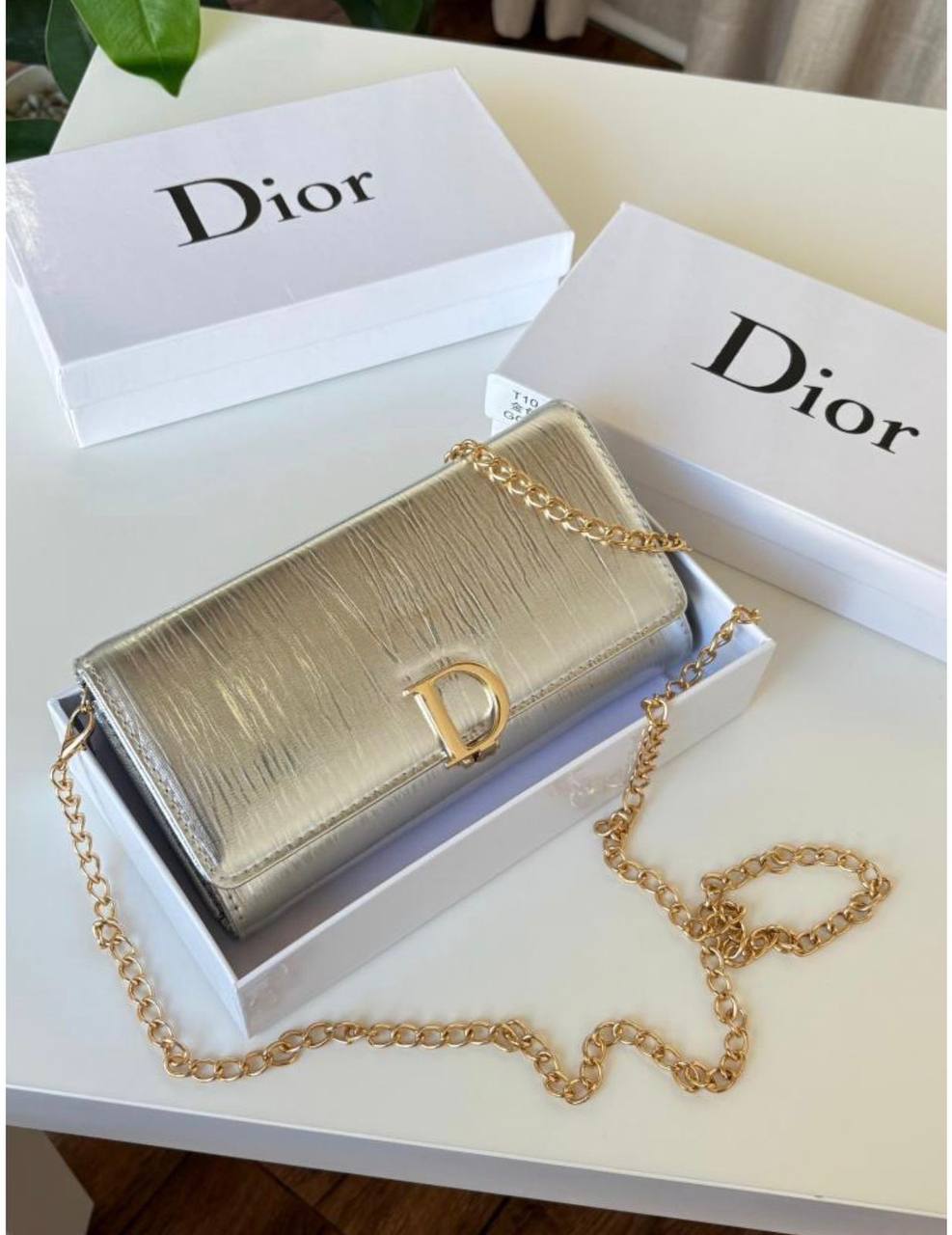 Dior
100 dhs🇦🇪

Good-quality 

with box🎁🎁🎁

Zain35
♥️♥️♥️