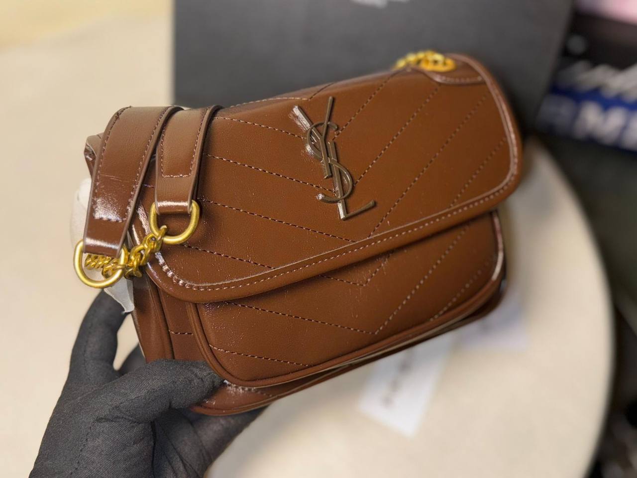 YSL
95 dhs🇦🇪
with box. 
🎁🎁🎁

Size 25cm.

Zain175
♥️♥️♥️