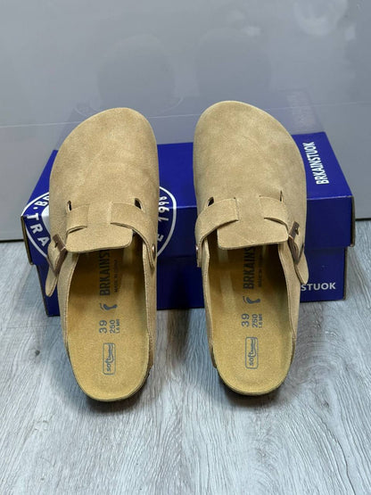 BRKAINSTUOK
LEATHER SLIPPER 
GOOD QUALITY 
*105 DHS*🪙🌨️
Size 36 to 41

Zain40
♥️♥️♥️