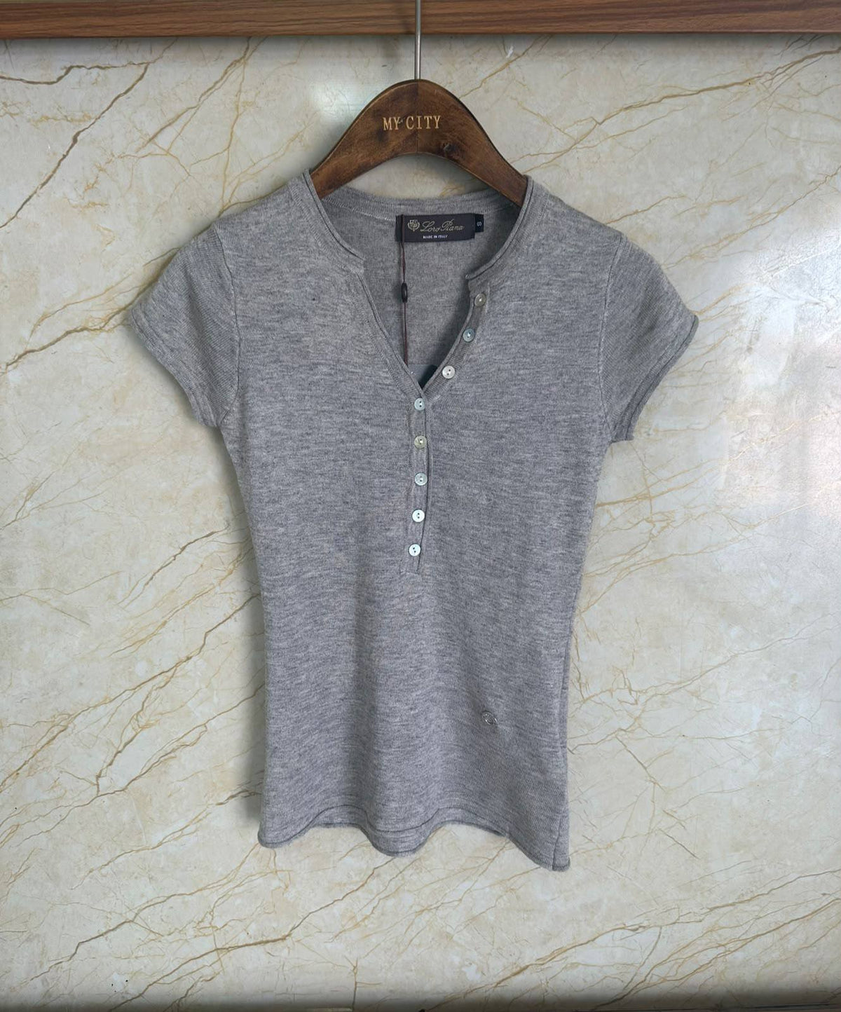 *LORO PIANA*
Women’s Cashmere Tshirt 
Master Quality 
SML
320 dhs🇦🇪🇦🇪

Zain276
♥️♥️♥️