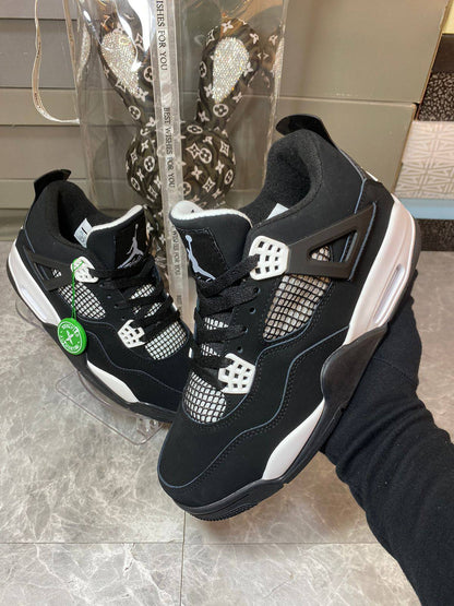 Air Jordan 4 "White Thunder"🖤⚪️
36-45 AVAILABLE 🤩
190 dhs❣️

Zain242
♥️♥️♥️