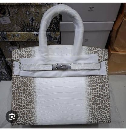 Hermes
GOOD QUALITY
120 dhs❤️
SIZE 30 CM

Zain200
♥️♥️♥️
