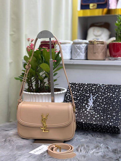 YSL
SIZE  ………24CM 🥰

90 dhs❣️

with box🌷
🎁🎁🎁

Zain224
♥️♥️♥️
