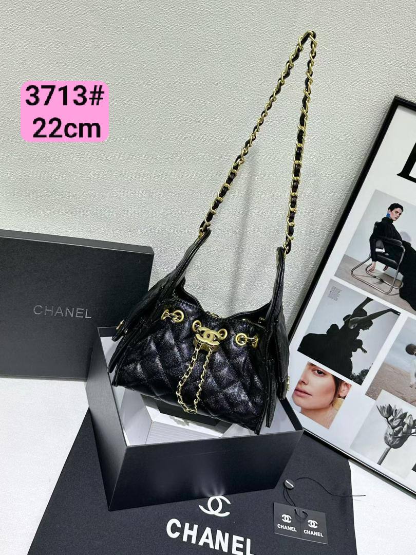 Chanel
110 dhs💛
with box

Zain26
♥️♥️♥️
