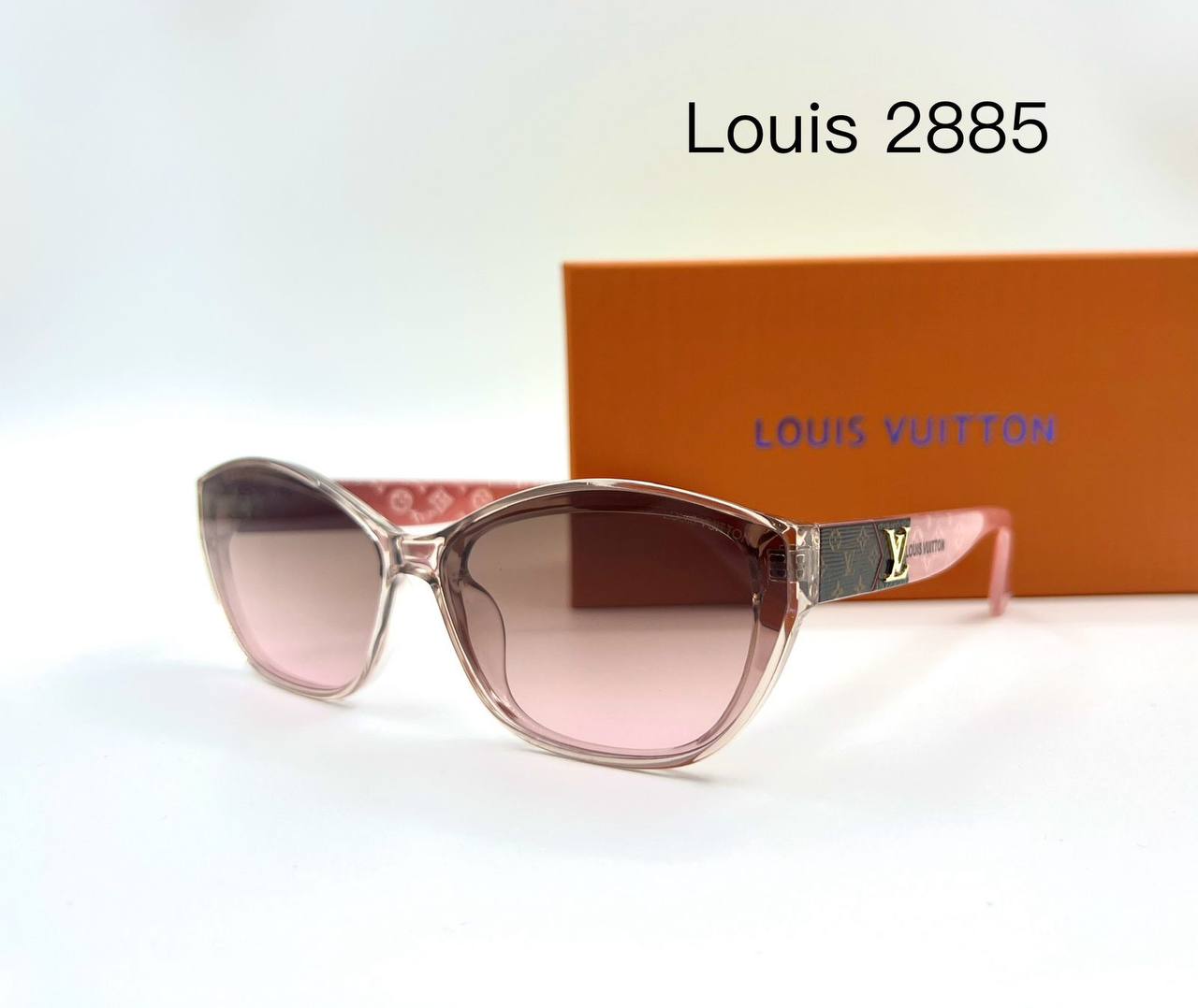 Dior💥*
Sunglasses 🕶️ 
good quality 💯
With master box 🗃️ 
50 dhs❣️

Zain273
♥️♥️♥️