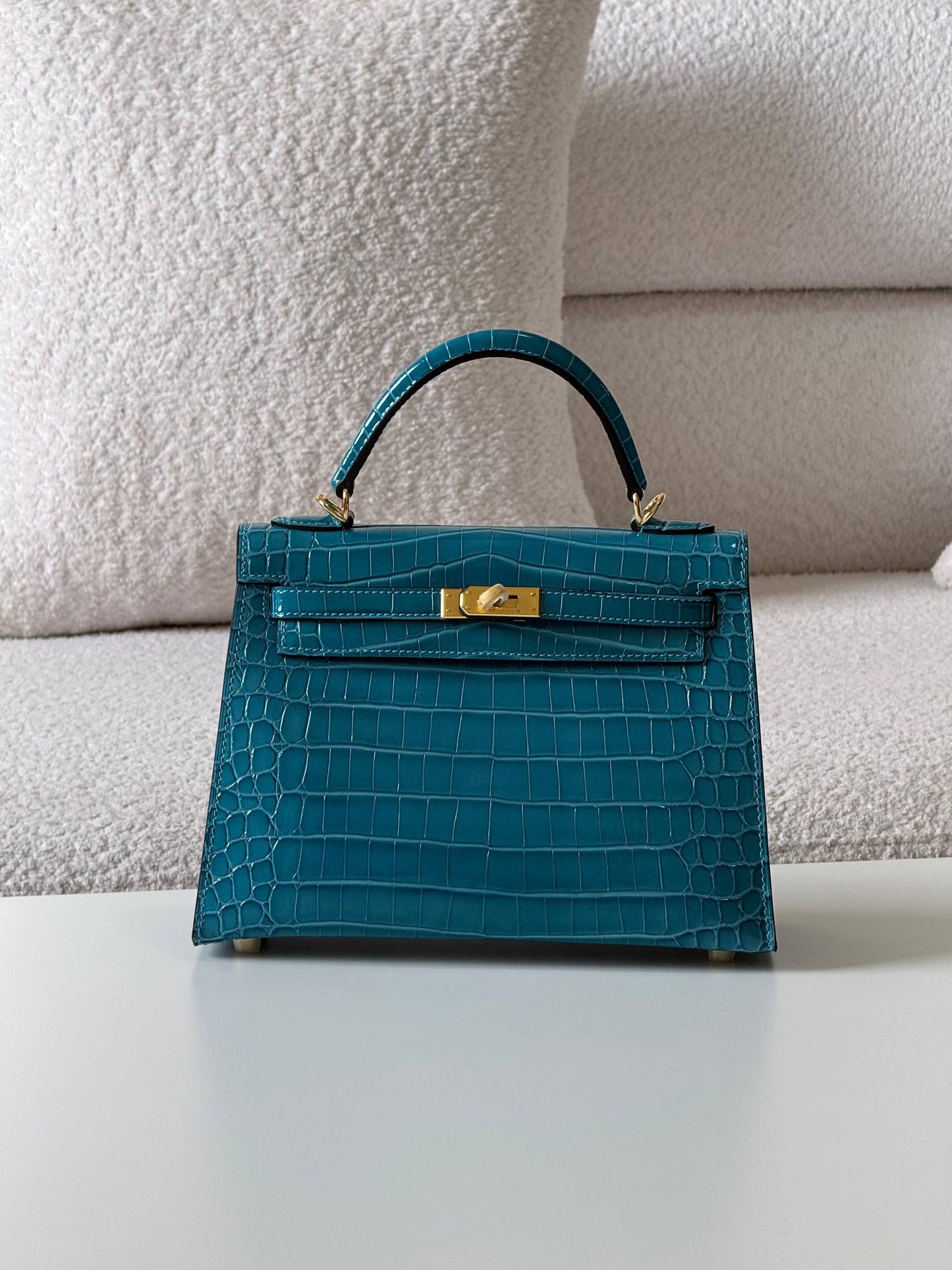 Hermes kelly 25cm croc 💕master quality😍

with box❤️
🎁🎁🎁

650 dhs🪙🌨️

Zain52
♥️♥️♥️