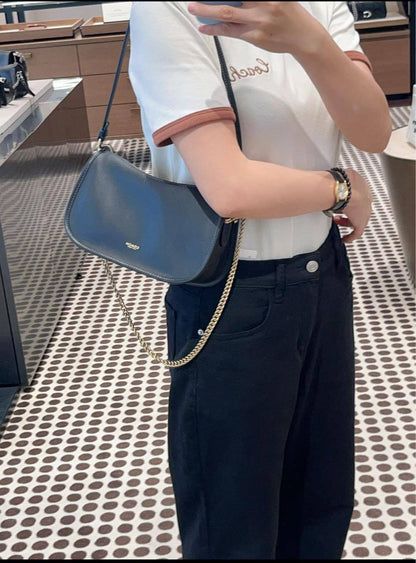Coach Waverly Shoulder Bag
Size:23cm 
With box 📦 
95 dhs💓

Zain56
♥️♥️♥️