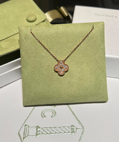 VCA necklace
Master quality 

45 dhs🇦🇪🇦🇪

 normal box 📦

Zain48
♥️♥️♥️