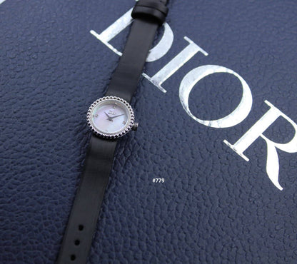 DIOR WOMEN LEATHER 
19MM

270 dhs🪙🌨️

Zain58
♥️♥️♥️