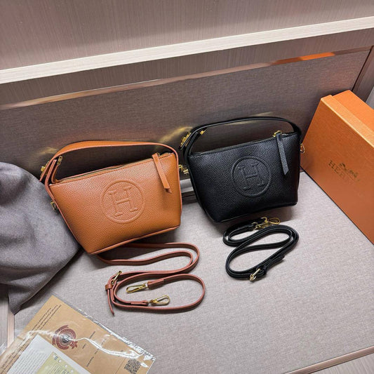 Hermes
22*14*8cm

With box 
🎁🎁🎁

60 dhs🪙💕

Zain17
♥️♥️♥️