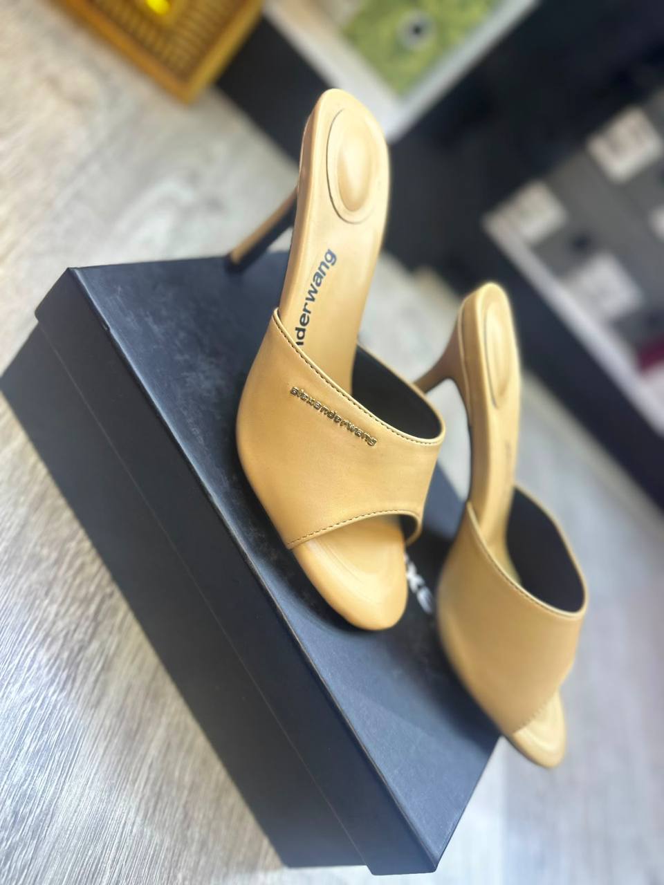 Alexanderwang
Size 36-41 
120 dhs✅

Zain132
♥️♥️♥️