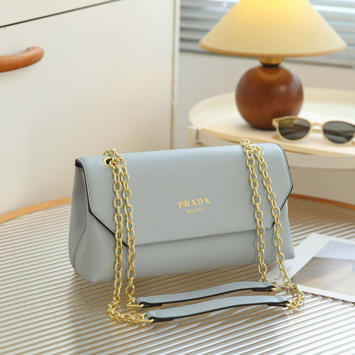 PRADA

 NEW CAME 
GOOD QUALITY 
WITH BOX 
95 dhs🇦🇪🇦🇪

Zain295
Zain39
Zain17
♥️♥️♥️