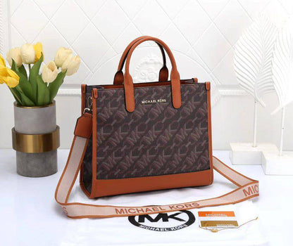 Dior
95 dhs✅ 

Zain72
♥️♥️♥️