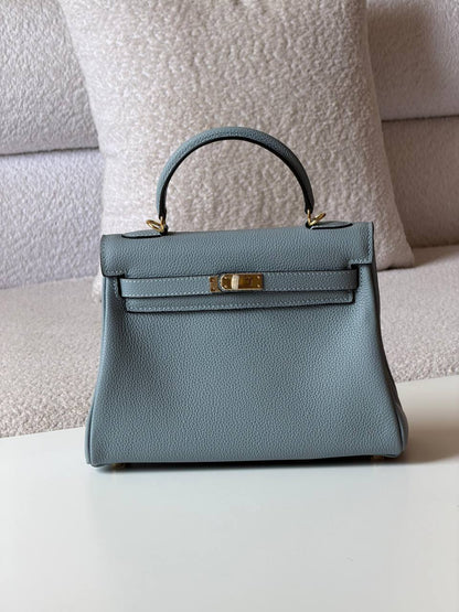 Hermes
kelly 25 cm💥Master quality ✅with box📦
440 dhs✅

Zain52
♥️♥️♥️