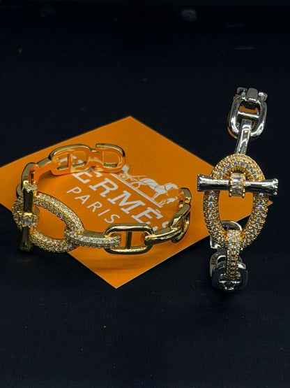 Hermes ❤️‍🔥*
Bangle 🍁
Ring free size 
good quality 💯
With normal boxes 🗃️ 
55 dhs💓

Zain216
♥️♥️♥️