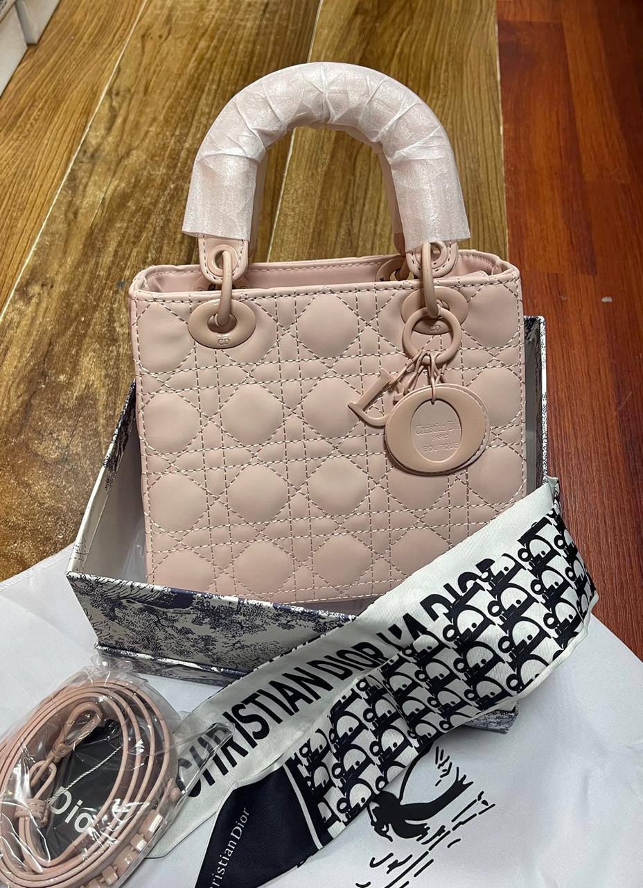 Dior
120 dhs🇦🇪

With Box
🎁🎁🎁

Zain50
♥️♥️♥️