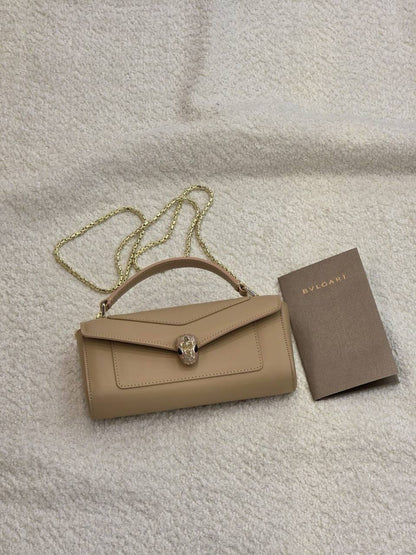 Bvlgari
Master
 20Cm With Box
360 dhs✅

Zain131
♥️♥️♥️