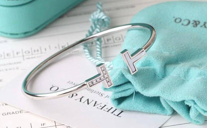 55 dhs🗽 
TIFFANY BANGLE💫✨
WITH BOX AND PAPER BAG 🛍️🎁

Zain89
♥️♥️♥️