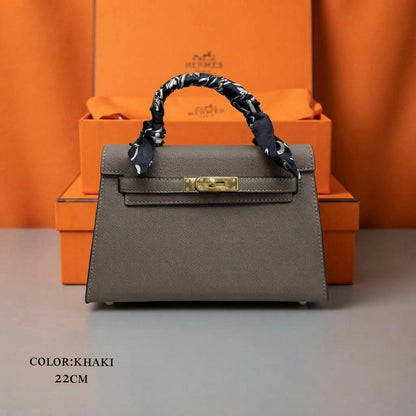 Hermes ᴋᴇʟʟʏ 
ɢᴏʟᴅ ʜᴀʀᴅᴡᴀʀᴇ
ᴡɪᴛʜʙᴏx
ʟᴇᴀᴛʜᴇʀ
sɪᴢᴇ:22ᴄᴍ
95 dhs✅

Zain56
♥️♥️♥️