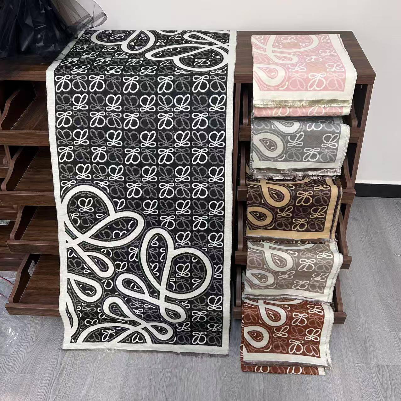 Scarf
45 dhs🪙🌨️

Zain90
♥️♥️♥️