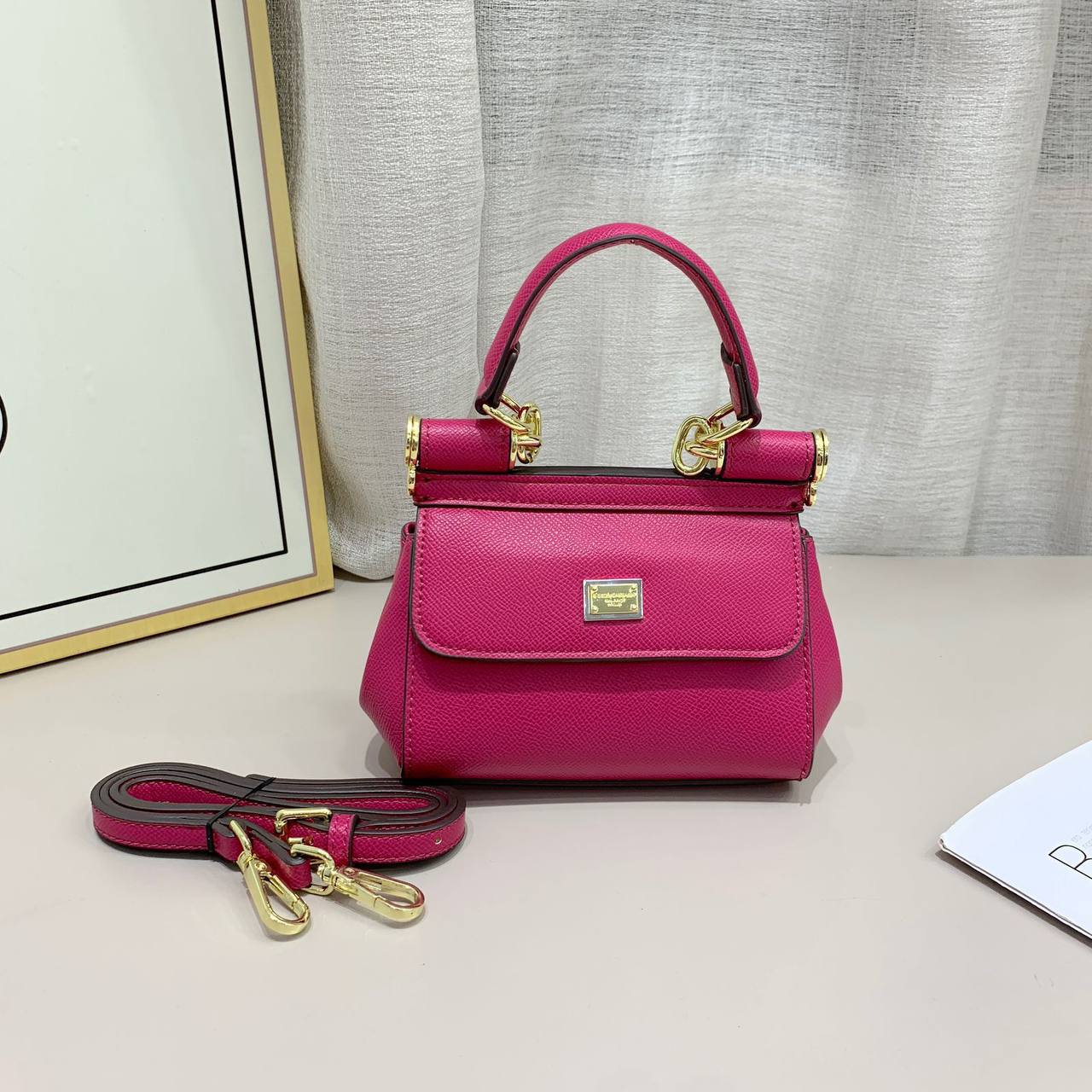 D&G

new came 

good quality 

with box 
🎁🎁🎁

90 dhs🪙🖤

Zain39
♥️♥️♥️