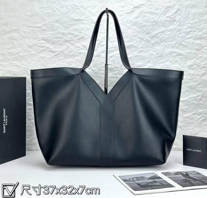 YSL Master
330 dhs🪙💚

Zain228
♥️♥️♥️