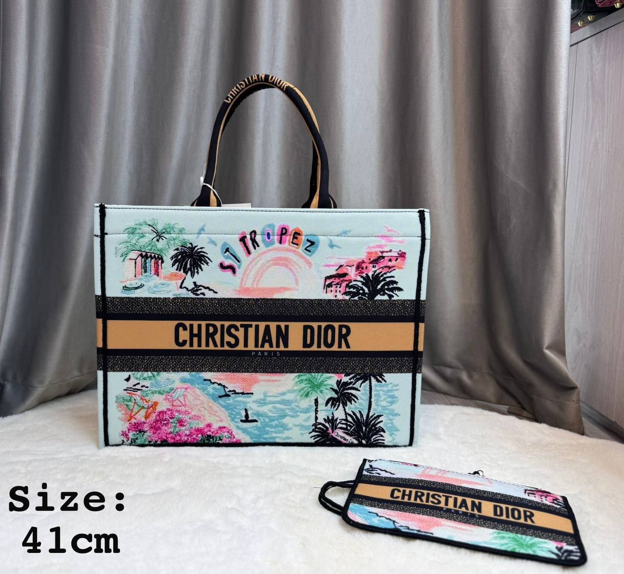 Cʀɪsᴛɪᴀɴ DIOR ʙᴏᴏᴋ ᴛᴏᴛᴇ
ᴡɪᴛʜ ᴘᴏᴜᴄʜ
ʟᴀᴛᴇsᴛ DIOR ғᴏʀ sᴜᴍᴍᴇʀ 
ᴄᴀɴᴠᴀs ᴍᴀᴛᴇʀɪᴀʟ 
sɪᴢᴇ:41ᴄᴍ
95 dhs🪙🌨️

Zain56
♥️♥️♥️