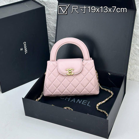 Chanel Master
19cm🫶🏼
240 dhs❣️
with Box 🗃️

Zain218
♥️♥️♥️