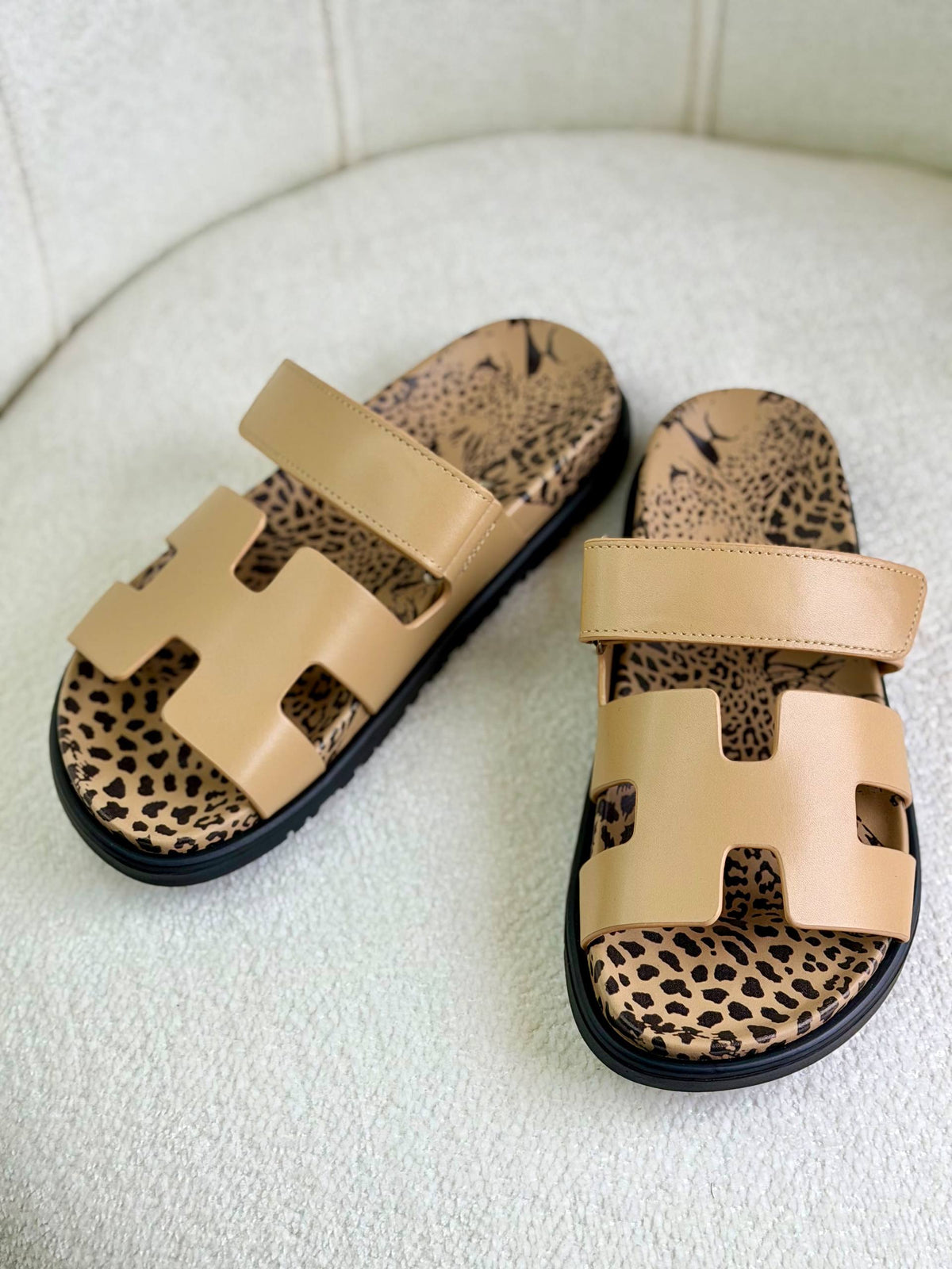hermes
Super *AAA* *+* Quality 💯

With original packing🎁🎁

SIZE:36and42
Available now
430 dhs🇦🇪🇦🇪🇦🇪

Zain309
♥️♥️♥️