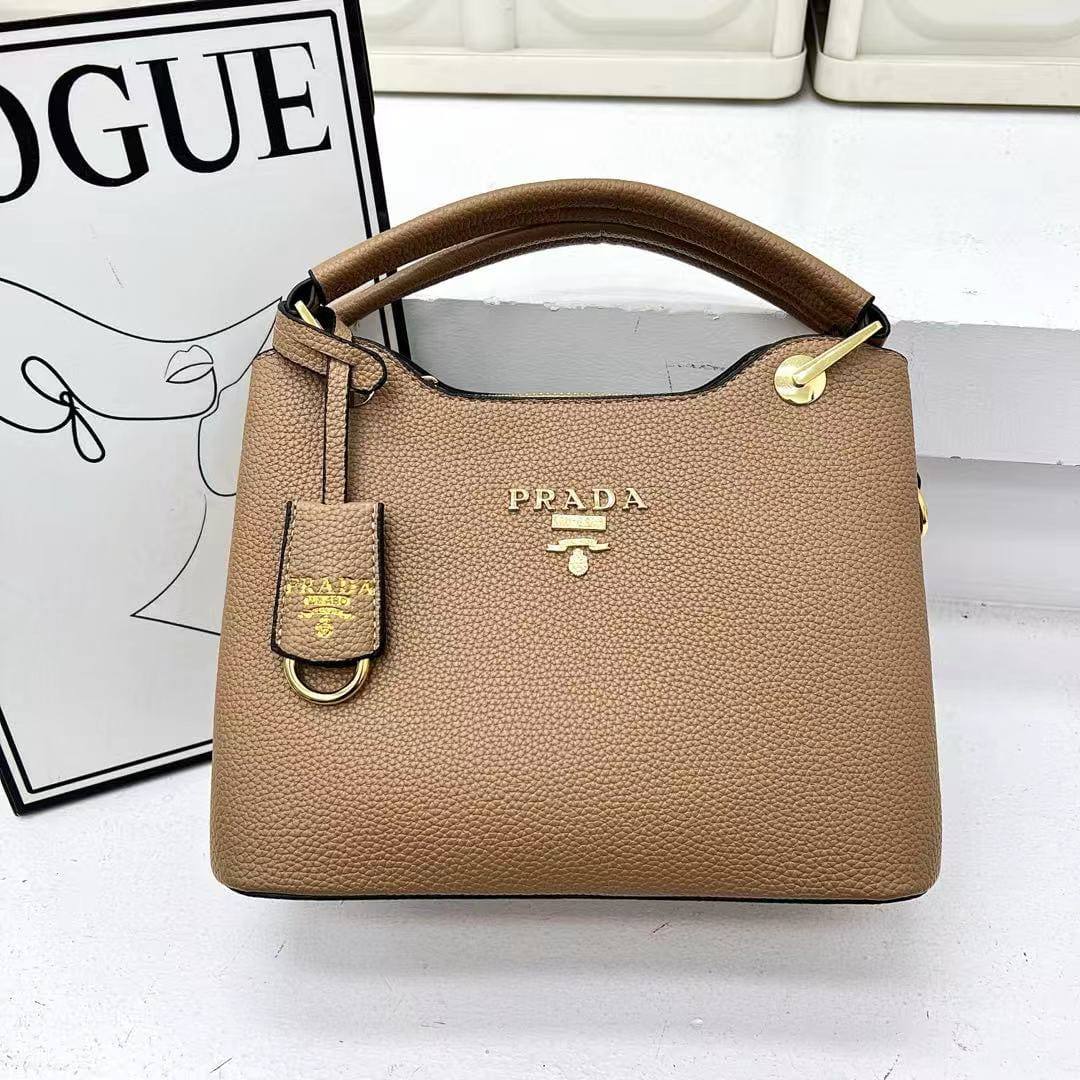 Prada
75 dhs✅

Zain232
♥️♥️♥️