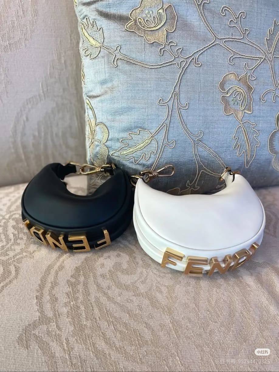 Fendi
Master 
270 dhs❤️

Zain10
♥️♥️♥️