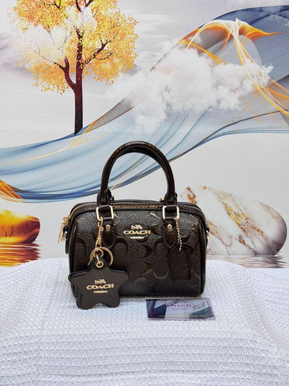 COACH
Best quality 

with box
🎁🎁🎁

110 dhs✅
size 18CM

Zain290
♥️♥️♥️