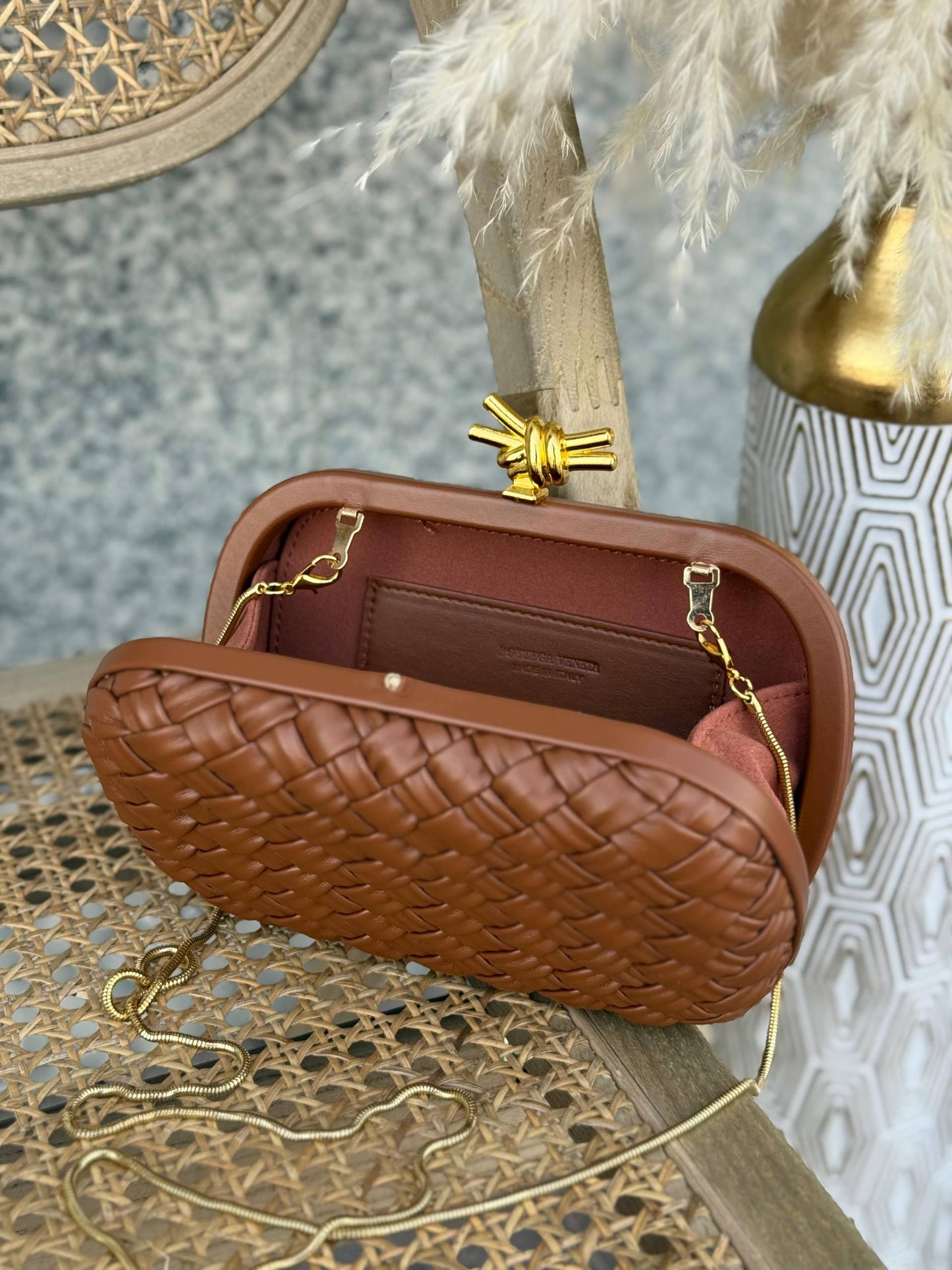 BOTTEGA VENETA
20cm
380 dhs🗽
Top quality 
With box🎁

Zain167
♥️♥️♥️