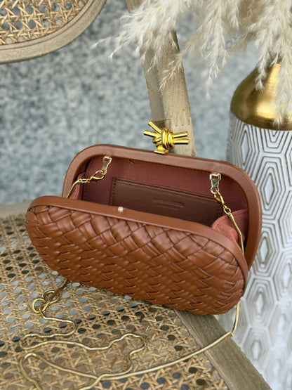 BOTTEGA VENETA
20cm
380 dhs🗽
Top quality 
With box🎁

Zain167
♥️♥️♥️