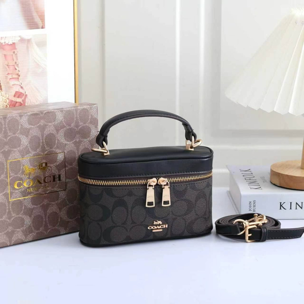 COACH

Best quality 
with box
100 dhs🇦🇪🇦🇪

size 18CM
Zain290
♥️♥️♥️