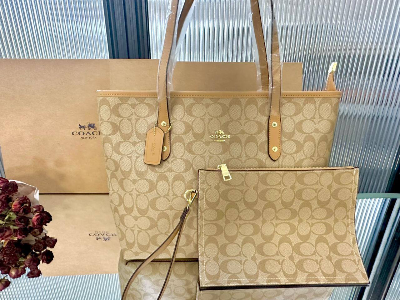 COACH
Size     42cm
95 dhs🪙🌺

Withbox  
🎁🎁🎁

high quality

Zain04
♥️♥️♥️