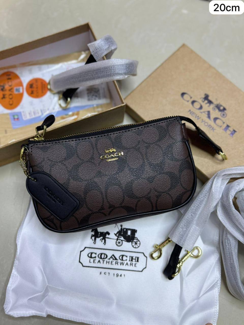 🍒 Coach / Gucci 

1️⃣ First quality +🎁

Size : 24 * 15 * 7 cm

85 dhs🇦🇪🇦🇪

 with box 🎁

Zain115
♥️♥️♥️