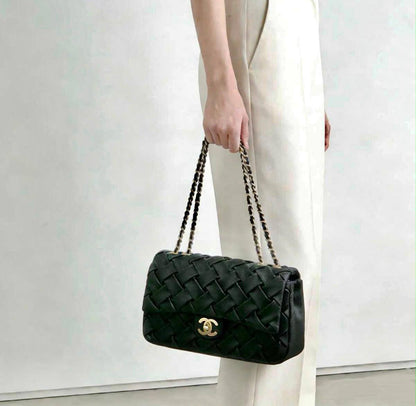 CHANEL COPY ONE NEW CAME WITH BOX 
130 dhs🇦🇪🇦🇪

Zain295
♥️♥️♥️